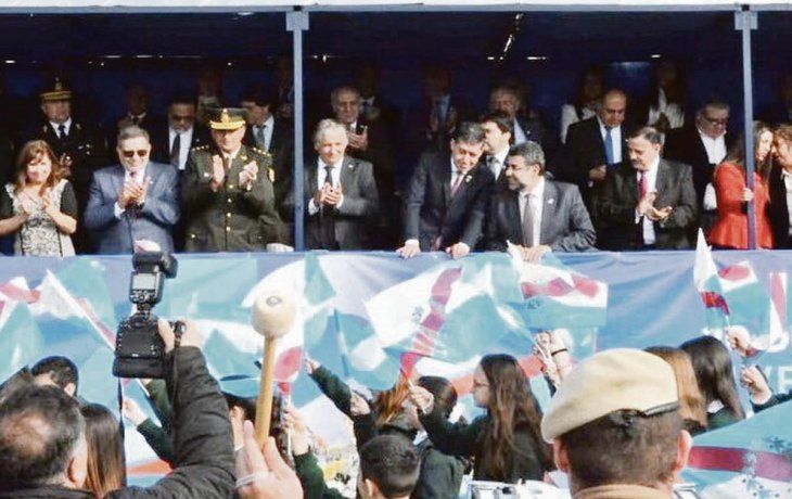 Acercamiento. El escenario de ayer mostró a Casas junto a Beder Herrera con ánimos distendidos, lejos de las disputas del año pasado.