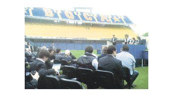 ámbito.com | Ayer a la tarde, en el mismo campo de juego de la Bombonera, se realizó la subasta de los ocho palcos VIP.