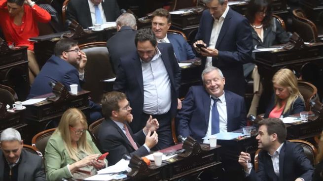 Lilitos, radicales disidentes y provincialistas aportaron sus votos para revertir los vetos presidenciales.