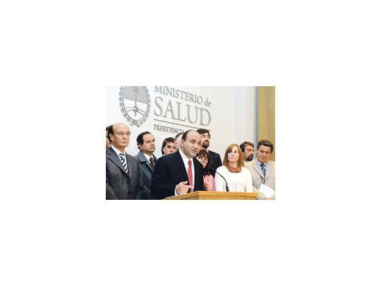 El ministro de Salud, Juan Luis Manzur, sostuvo ayer que unificó criterios con sus pares provinciales para prevenir el avance de la gripe A en el país.