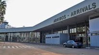 Controladores aéreos acuerdan el uso del sistema de aterrizaje con niebla, pero advierten sobre limitaciones.