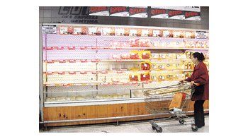 El secretario de Comercio Interior, Guillermo Moreno, aseguró que durante las fiestas de fin de año habrá cortes de carne barata en los supermercados porque las grandes cadenas ya están acumulando importantes cantidades en las cámaras.