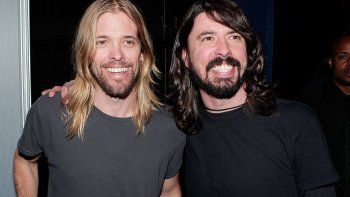 el mundo de la musica despide a taylor hawkins, baterista de foo fighters