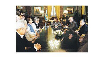 ámbito.com | Cristina de Kirchner y el ministro de Trabajo, Carlos Tomada, citaron, junto con Hugo Moyano,al titular de la CTA, Hugo Yasky, Juan Belén (UOM), Eduardo Eurnekian (Cámara deComercio) y otros empresarios y sindicalistas. La idea es mostrar que desde el