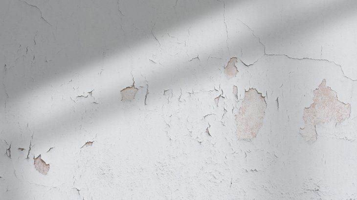 La pintura también puede sufrir grietas y la pared descascararse si la humedad es persistente. La pintura también puede sufrir grietas y la pared descascararse si la humedad es persistente.