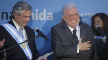 Gin&eacute;s Gonzalez Garc&iacute;a jura como ministro de Salud