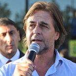 Luis Lacalle Pou apuntó contra Yamandú Orsi por la compra a Cardama. Luis Lacalle Pou apuntó contra Yamandú Orsi por la compra a Cardama.