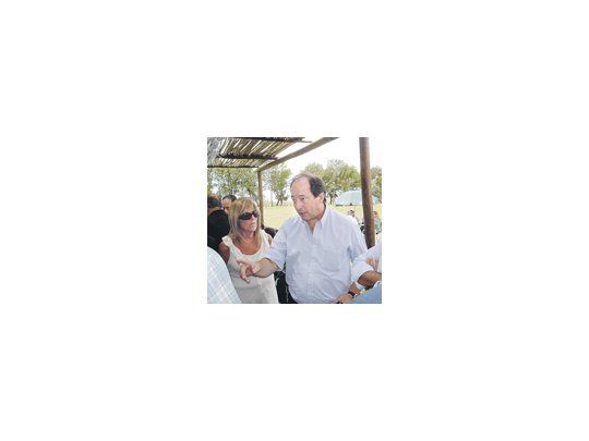 Ernesto Sanz no descansó el fin de semana. La campaña para la preinterna radical siguió ayer en Tres Lomas, provincia de Buenos Aires, y hoy en Trenque Lauquen.