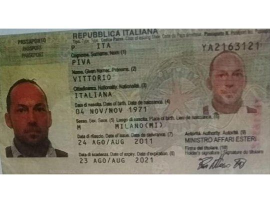 El pasaporte de Vittorio Piva. (Foto: @maurozeta)