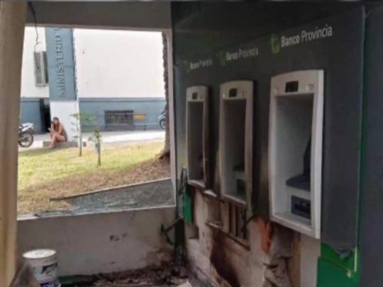 Así quedó el cajero automático que explotó en La Plata.