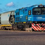 Con este paso, el Gobierno busca acelerar licitaciones y profundizar una reforma que puede redefinir el mapa ferroviario de cargas. Para el mercado, el interrogante pasa por quiénes competirán por los corredores y bajo qué reglas se estructurarán los contratos. Con este paso, el Gobierno busca acelerar licitaciones y profundizar una reforma que puede redefinir el mapa ferroviario de cargas. Para el mercado, el interrogante pasa por quiénes competirán por los corredores y bajo qué reglas se estructurarán los contratos.