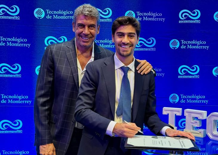 Alejandro Elías Slim es hijo de Arturo Elías Ayub y de Johanna Slim Domit, y tiene dos hermanos Alejandro Elías Slim es hijo de Arturo Elías Ayub y de Johanna Slim Domit, y tiene dos hermanos