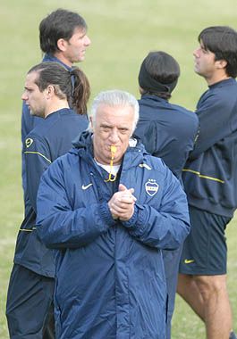 Basile volvió a ser el dueño del silbato en Boca.