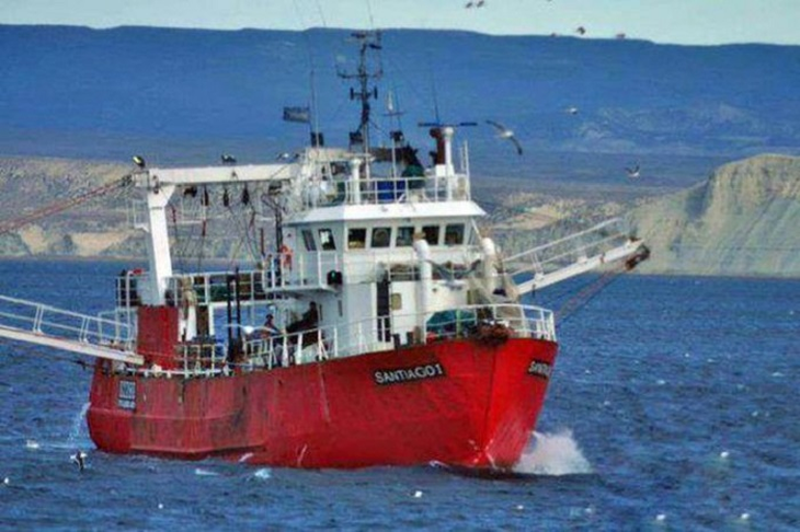 La incorporación del tangonero congelador Santiago I amplía la capacidad operativa de la flota y fortalece la captura y procesamiento de langostino en aguas nacionales. La incorporación del tangonero congelador Santiago I amplía la capacidad operativa de la flota y fortalece la captura y procesamiento de langostino en aguas nacionales.