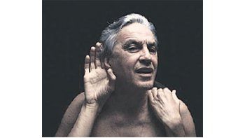 Caetano Veloso es uno de los artistas brasileños que opinan a favor de “un cierto límite” en las biografías de famosos, en el marcode una polémica que involucra hasta al presidente del Tribunal Supremo.