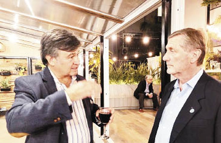 encuentro. Elbio Laucirica ( derecha), nuevo titular de Coninagro, junto al ex presidente de La Rural, Daniel Pellegrina.