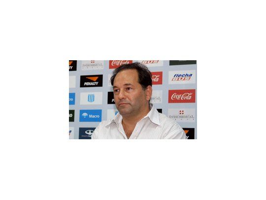 Molina, junto a Gastón Cogorno, presidente del club, y Roberto Ayala, manager deportivo, estuvieron en la práctica de fútbol.