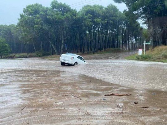 Una fuerte tormenta provocó inundaciones en Pinamar.