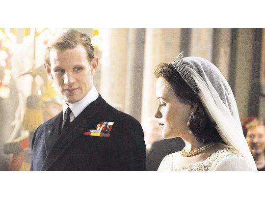 Protagonistas. Matt Smith como Felipe y Claire Foy como la reina Isabel, en “The Crown”.