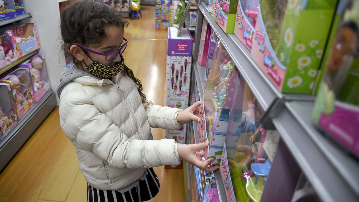 How much purchasing power did Santa lose to buy gifts?