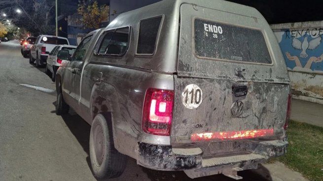 Los cuatro delincuentes fueron hallados sin vida en el interior de la camioneta que se ve en imagen