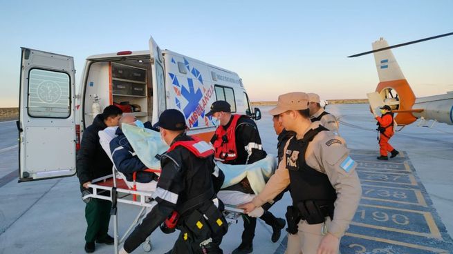 El tripulante descompuesto fue evacuado con éxito del buque pesquero.