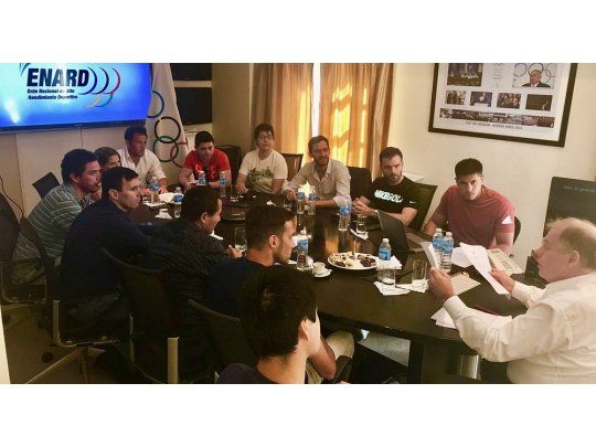 Los atletas argentinos exigieron uan solución para el problema del Enard (Foto: @PrensaCOA).