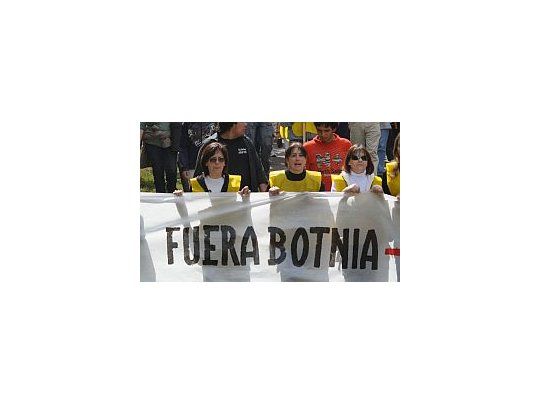 Los ambientalistas exigen la relocalización de Botnia.
