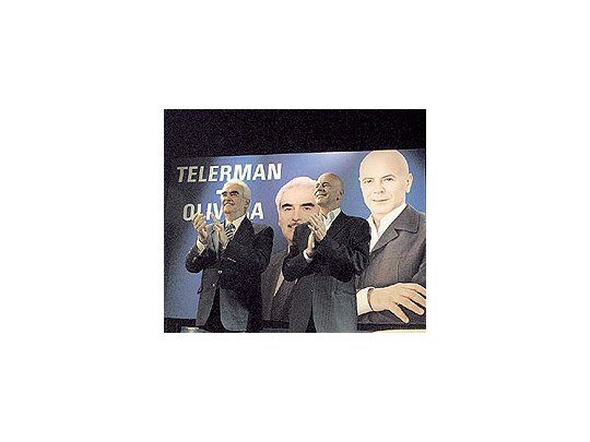Jorge Telerman y Enrique Olivera formalizaron ayer la fórmula electoral que participará en el cuarto oscuro porteño de junio, para lo cual firmaron un documento de puntos de acuerdo.