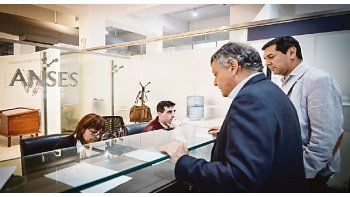 gestiones. El chaqueño Domingo Peppo y el ministro Cristian Ocampo buscaron acelerar el proceso en ANSES..