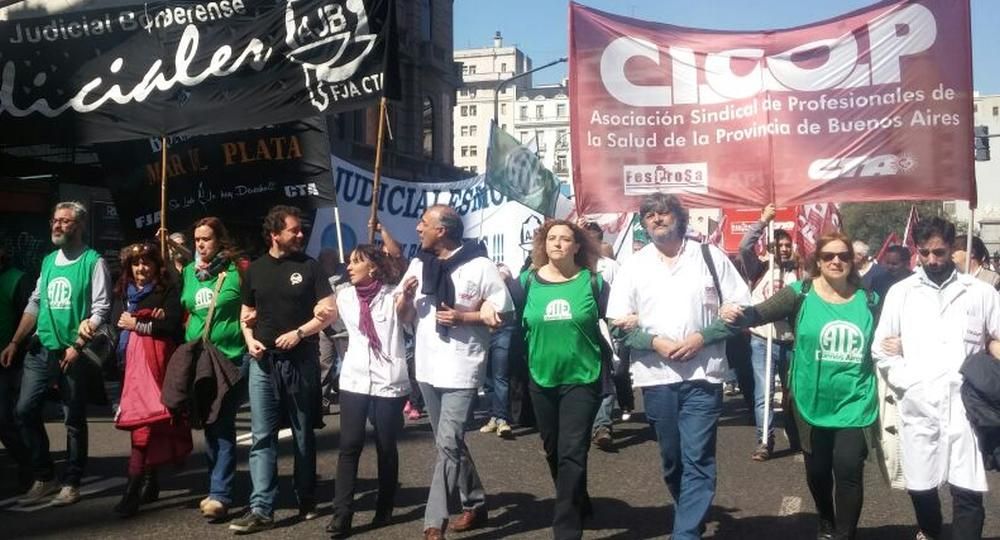 Médicos bonaerenses realizaron paro y amenazan con nuevas medidas (foto 2)