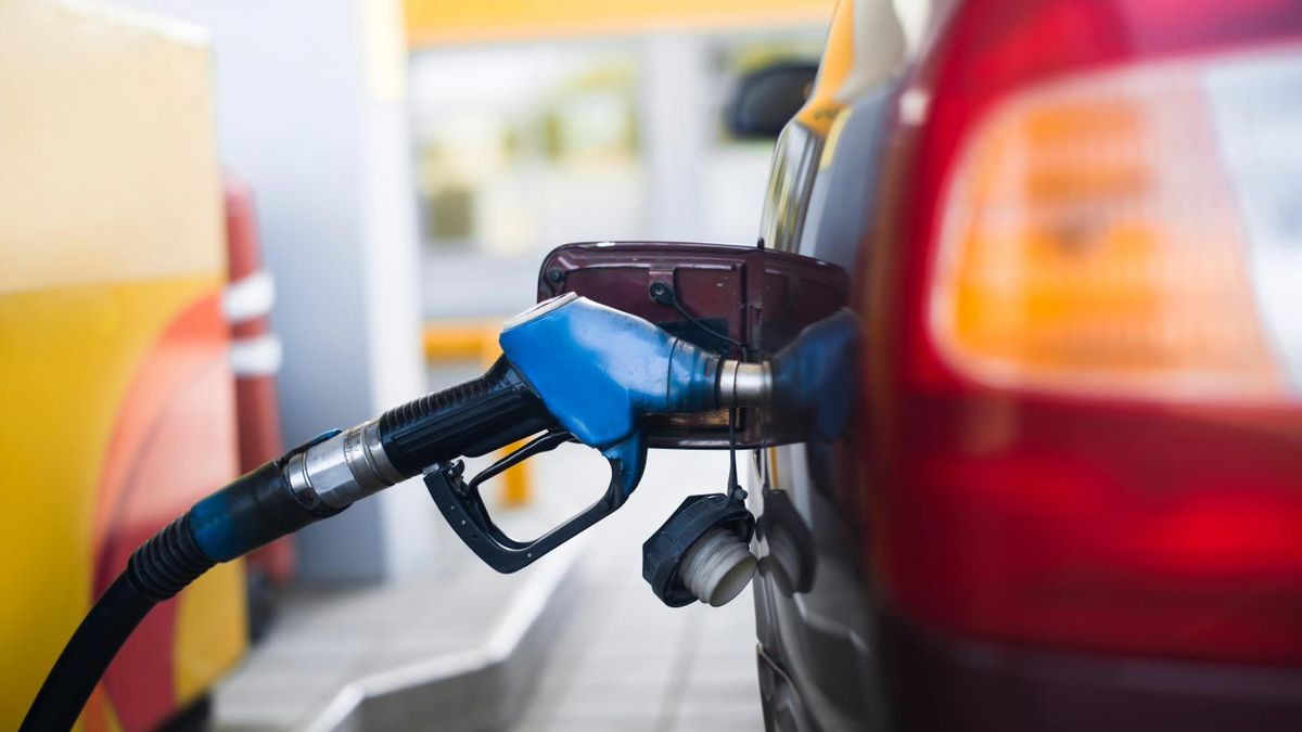 The increase in taxes that impact the price of gasoline is postponed to 2024