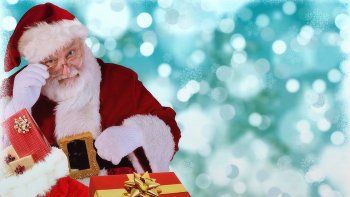 papa noel no debera cumplir la cuarentena en irlanda: es trabajador esencial