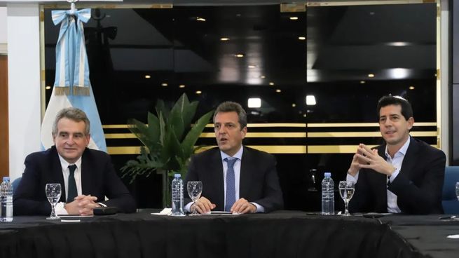 Agustín Rossi, Sergio Massa y Eduardo Wado de Pedro.