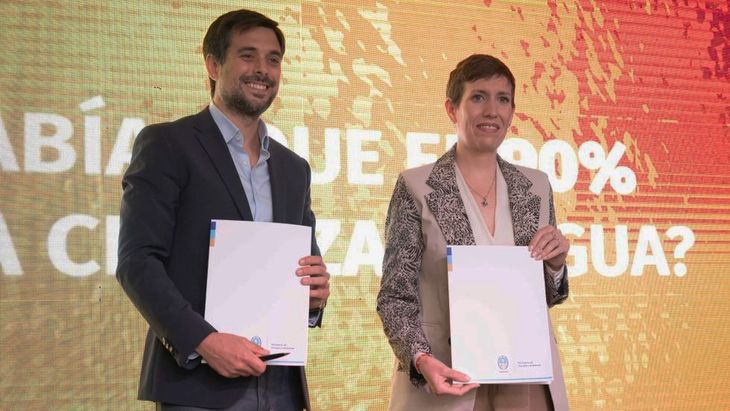 El director de Asuntos Corporativos de Cervecería y Maltería Quilmes, Juan Mitjans, y la ministra de Energía y Ambiente de Mendoza, Jimena Latorre. El director de Asuntos Corporativos de Cervecería y Maltería Quilmes, Juan Mitjans, y la ministra de Energía y Ambiente de Mendoza, Jimena Latorre.