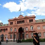 La demanda sostiene que la decisión fue adoptada de manera “ilegítima y arbitraria” por el Poder Ejecutivo. La demanda sostiene que la decisión fue adoptada de manera “ilegítima y arbitraria” por el Poder Ejecutivo.