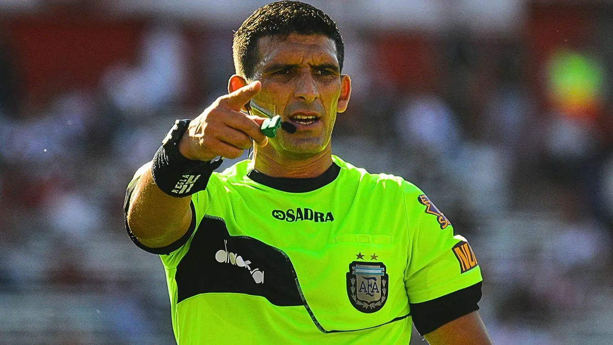 The referee Andrés Merlos must donate powdered milk for the kick to a leader