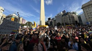 Tras la captura de Maduro, cientos de venezolanos se dirigieron al Obelisco para celebrar la noticia. Tras la captura de Maduro, cientos de venezolanos se dirigieron al Obelisco para celebrar la noticia.