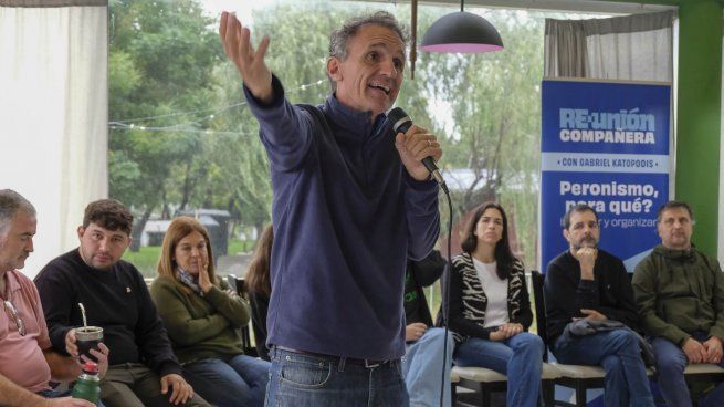 “En esa crueldad del gobierno nacional tenemos que poner el cuerpo, en ese agobio personal tenemos que estar cerca de nuestra gente para darles un horizonte hacia adelante”, dijo Katopodis.