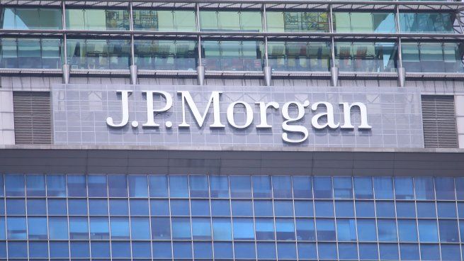 JP Morgan anticipó una fuerte baja del riesgo país argentino tras el resultado electoral.