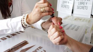 Senada avala el Plan B de la Reforma Electoral, pero con algunos cambios. Senada avala el Plan B de la Reforma Electoral, pero con algunos cambios.