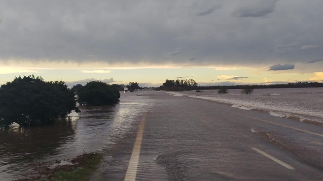 El Ministerio de Seguridad, a través de la Agencia Federal de Emergencias, decidió este sábado a la tarde cerrar el paso del puente Zárate-Brazo Largo.