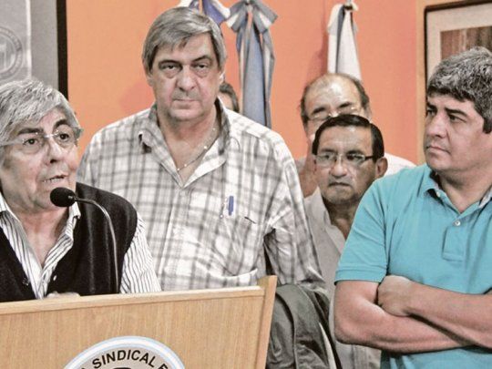 Negativa. Hugo y Pablo Moyano, en una reunión anterior en Camioneros. Ayer la dirigencia de la Federación se pronunció en contra de cambios en el Convenio Colectivo 40/89, base del poderío familiar en tres décadas
