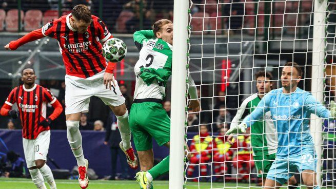 Santigo Giménez le convierte con el AC Milan el gol a su exequipo, Feyenoord, rompiendo los rècords de Hugo Sànchez y Javier Hernàndes como el maximo goleador en una msma edición de la Champions League.