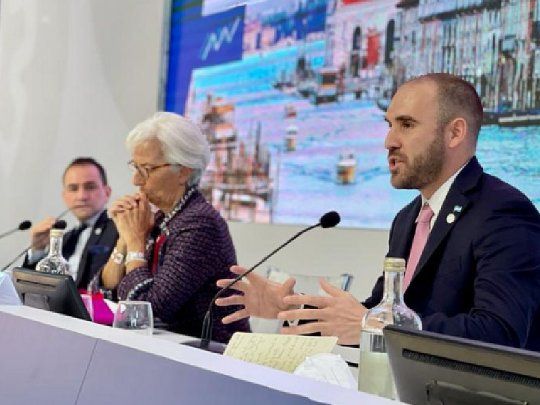 Martin Guzmán y Christine Lagarde durante la cumbre de ministros de Economía del G20 en Venecia, Italia.