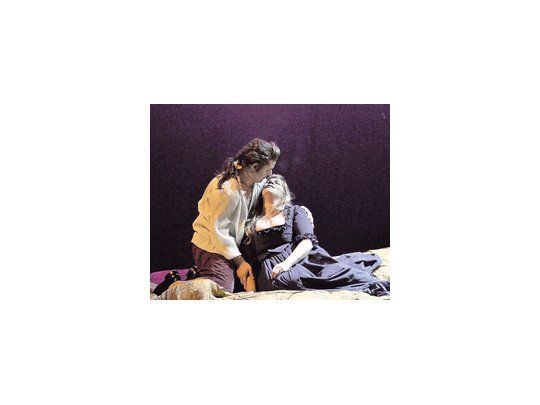 La lograda versión de «Manon Lescaut» de Juventus Lyrica contó con dos protagonistas de la juventud que pide Prévost y el caudal vocal que exige Puccini: Eugenia Fuente y Darío Sayegh.