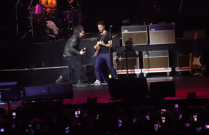 Javier Milei abrió el acto en el Movistar Arena con un show musical.