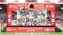 Campeones. Los Pumas7 levantaron el trofeo en Vancouver.