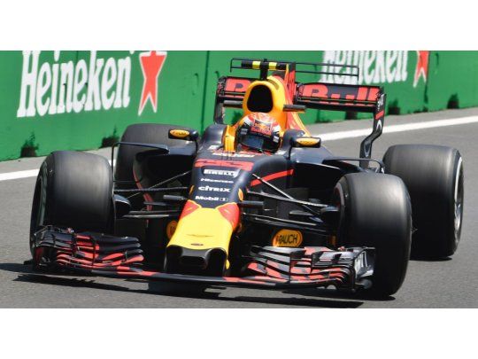 Red Bull lideró los libres en Azerbaiyán.