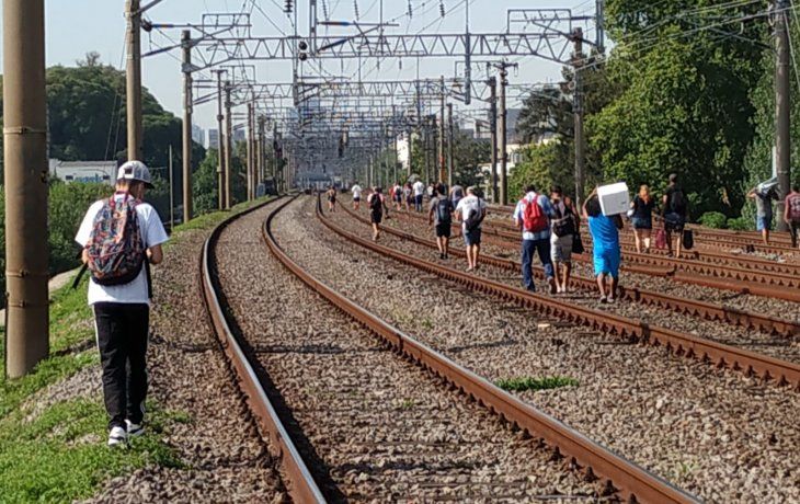 Pasajeros varados en el tren Roca.